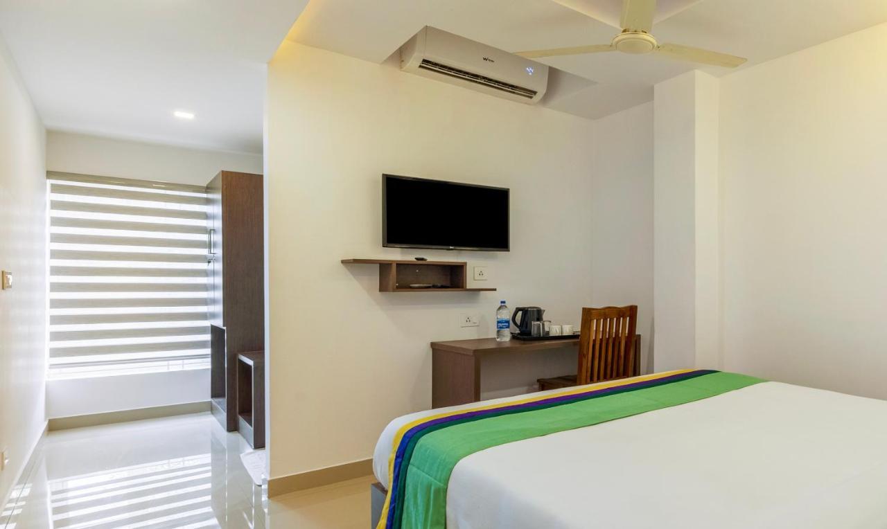 מלון Kochi Treebo Trend Airport Avenue Plaza Cochin Airport מראה חיצוני תמונה