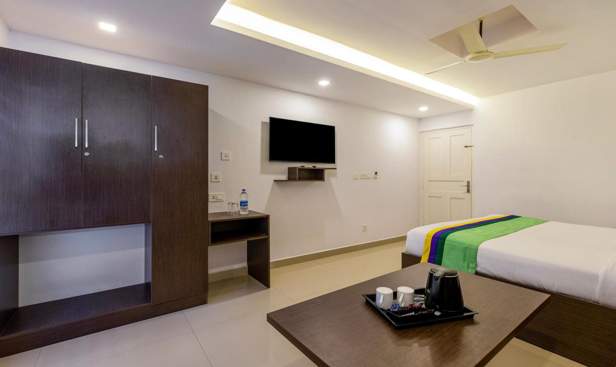 מלון Kochi Treebo Trend Airport Avenue Plaza Cochin Airport מראה חיצוני תמונה